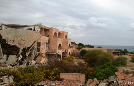 Cala Longa destroyed hotel, Bonifacio ExploGuide - Off the Path Travel and Alternative Tourism database