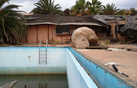 Cala Longa destroyed hotel, Bonifacio ExploGuide - Off the Path Travel and Alternative Tourism database