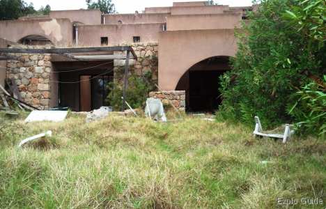 Cala Longa destroyed hotel, Bonifacio ExploGuide - Off the Path Travel and Alternative Tourism database