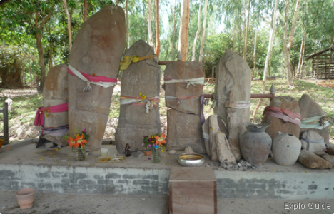 Ban Naxone megaliths, Houakoua village