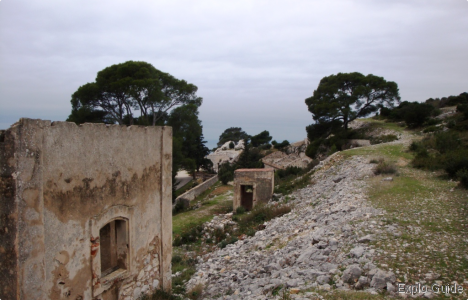 Fort de La Pointe, Gros Cerveau, Ollioules, Toulon ExploGuide - Off the Path Travel and Alternative Tourism database
