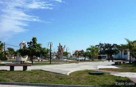 Ruined Palace, Punta Gorda, Cienfuegos, the park ExploGuide - Off the beaten path travel and alternative tourism database, offtrack destinations