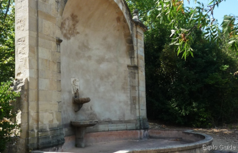 Manufactures de Villeneuvette, vestiges of an urban and industrial project, the fountain ExploGuide - Off the Path Travel and Alternative Tourism database