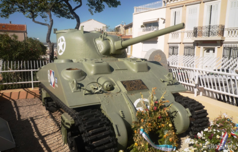 Jeanne d’Arc WW2 battle tank, Marseille ExploGuide - Off the Path Travel and Alternative Tourism database