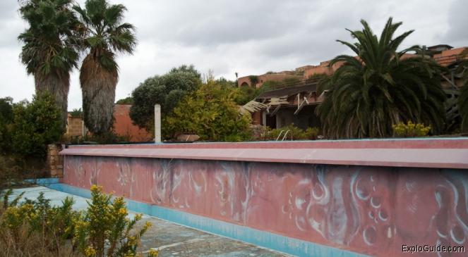 Cala Longa destroyed hotel, Bonifacio ExploGuide - Off the Path Travel and Alternative Tourism database