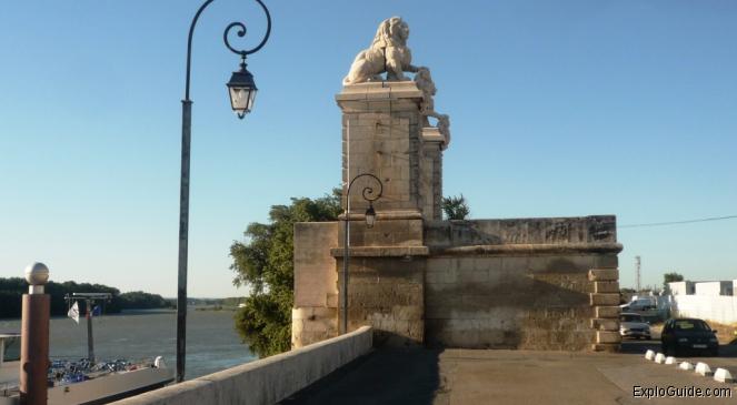 Pont des Lions, destroyed train bridge, Arles ExploGuide - Off the Path Travel and Alternative Tourism database